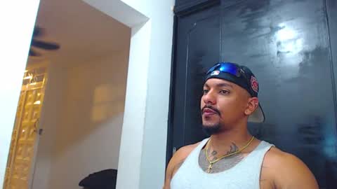 Snapshot of wesleyrogger chatting on October 19, 10:32 pm Wesley Rogger online show from October 19, 10:32 pm