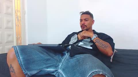 Snapshot of wesleyrogger chatting on October 26, 5:19 pm Wesley Rogger online show from October 26, 5:19 pm