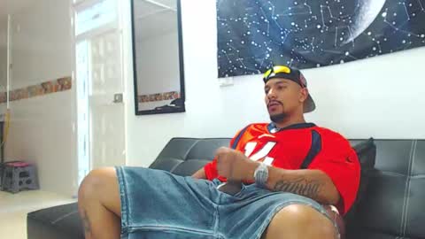 Snapshot of wesleyrogger chatting on November 6, 10:21 pm Wesley Rogger online show from November 6, 10:21 pm