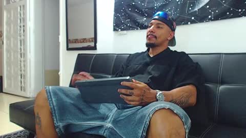 Snapshot of wesleyrogger chatting on November 9, 11:03 pm Wesley Rogger online show from November 9, 11:03 pm