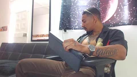 Snapshot of wesleyrogger chatting on November 14, 7:34 pm Wesley Rogger online show from November 14, 7:34 pm