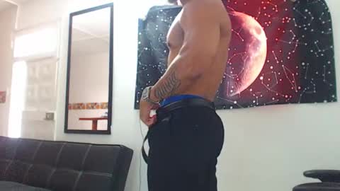 Snapshot of wesleyrogger chatting on November 15, 4:58 pm Wesley Rogger online show from November 15, 4:58 pm