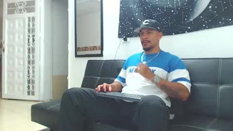 Snapshot of wesleyrogger chatting on December 3, 12:07 am Wesley Rogger online show from December 3, 12:07 am