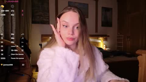 Lana online show from November 7, 9:15 pm