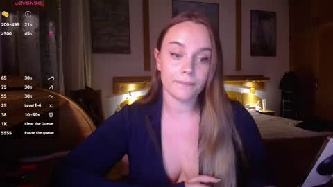 Snapshot of wet_lana chatting on June 22, 7:44 pm Lana online show from June 22, 7:44 pm