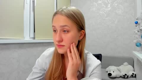 Snapshot of wetcrybaby chatting on December 13, 4:49 pm Sonya online show from December 13, 4:49 pm