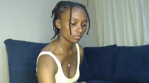 Snapshot of wetfreakym chatting on April 26, 12:25 pm Bella online show from April 26, 12:25 pm