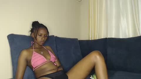 Snapshot of wetfreakym chatting on May 7, 6:41 am Bella online show from May 7, 6:41 am