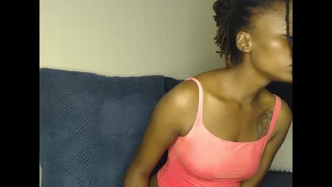 Snapshot of wetfreakym chatting on June 2, 6:26 am Bella online show from June 2, 6:26 am