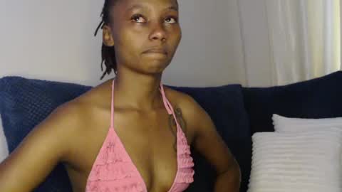 Snapshot of wetfreakym chatting on July 19, 5:22 am Bella online show from July 19, 5:22 am