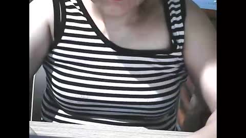 Snapshot of wethornypussy4u chatting on November 19, 7:08 am wethornypussy4u online show from November 19, 7:08 am