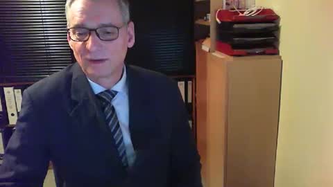 Snapshot of wetsuitedman chatting on April 6, 4:21 am Franz online show from April 6, 4:21 am