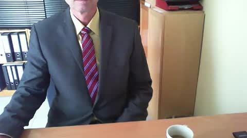 Snapshot of wetsuitedman chatting on April 28, 12:43 pm Franz online show from April 28, 12:43 pm