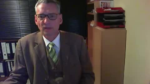 Snapshot of wetsuitedman chatting on May 1, 5:17 pm Franz online show from May 1, 5:17 pm