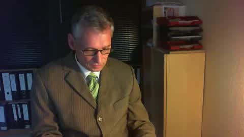 Snapshot of wetsuitedman chatting on May 5, 4:48 pm Franz online show from May 5, 4:48 pm