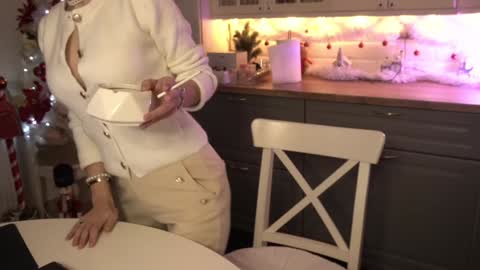 Snapshot of whats_her_name chatting on December 29, 6:49 pm Victoria Maria online show from December 29, 6:49 pm