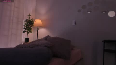Snapshot of whiite_snow_ chatting on December 18, 5:00 pm Sara online show from December 18, 5:00 pm