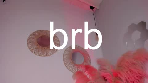 Snapshot of whiite_snow_ chatting on February 13, 6:38 pm Sara online show from February 13, 6:38 pm