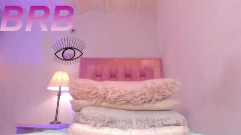 Snapshot of whiite_snow_ chatting on September 12, 2:50 pm Sara online show from September 12, 2:50 pm