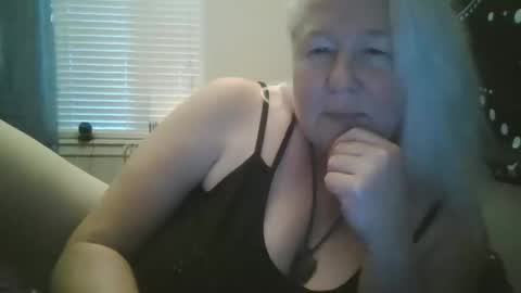 Snapshot of whipsnap19 chatting on October 18, 12:06 pm whipsnap19 online show from October 18, 12:06 pm