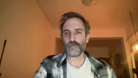 Snapshot of whiskylovexxx chatting on May 13, 12:41 am WhiskyLove online show from May 13, 12:41 am