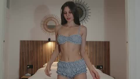 Snapshot of whisper_of_love chatting on May 21, 8:49 pm Naomi online show from May 21, 8:49 pm