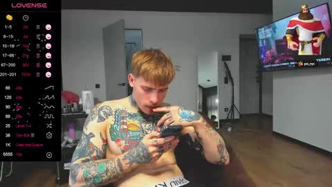 Snapshot of white_king999 chatting on December 5, 8:00 am Max online show from December 5, 8:00 am