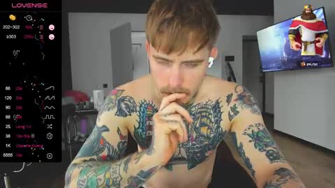 Snapshot of white_king999 chatting on December 5, 11:05 am Max online show from December 5, 11:05 am