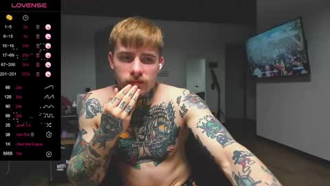 Snapshot of white_king999 chatting on December 6, 5:09 am Max online show from December 6, 5:09 am