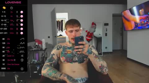 Snapshot of white_king999 chatting on December 12, 11:18 am Max online show from December 12, 11:18 am