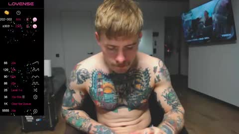 Snapshot of white_king999 chatting on December 17, 4:34 am Max online show from December 17, 4:34 am