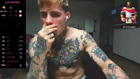 Snapshot of white_king999 chatting on December 22, 3:33 pm Max online show from December 22, 3:33 pm