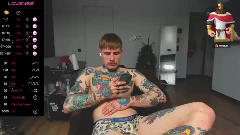 Snapshot of white_king999 chatting on December 25, 7:57 am Max online show from December 25, 7:57 am