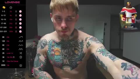 Snapshot of white_king999 chatting on February 16, 4:53 pm Max online show from February 16, 4:53 pm