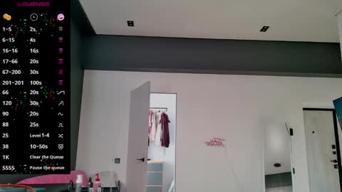 Max online show from October 4, 12:25 pm