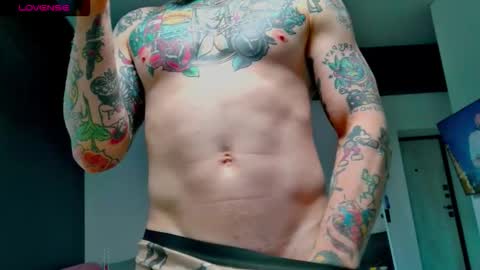 Snapshot of white_king999 chatting on October 7, 12:02 pm Max online show from October 7, 12:02 pm