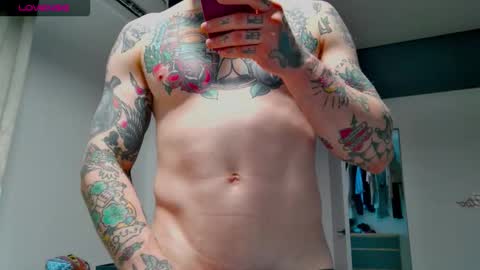 Snapshot of white_king999 chatting on October 21, 12:17 pm Max online show from October 21, 12:17 pm