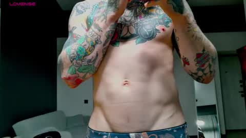 Snapshot of white_king999 chatting on November 6, 2:07 pm Max online show from November 6, 2:07 pm