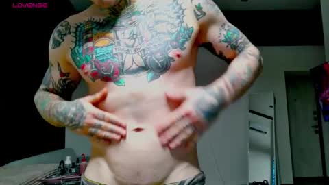 Snapshot of white_king999 chatting on November 15, 1:51 pm Max online show from November 15, 1:51 pm