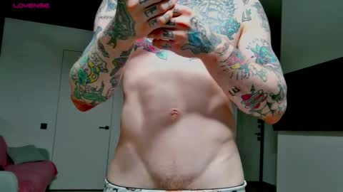 Snapshot of white_king999 chatting on December 3, 4:09 am Max online show from December 3, 4:09 am