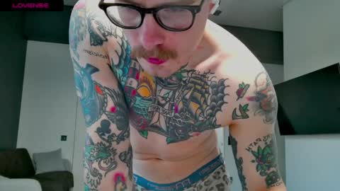 Snapshot of white_king999 chatting on May 13, 2:42 am Max online show from May 13, 2:42 am