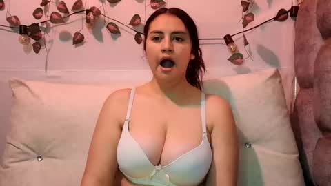 Snapshot of white_queen_1 chatting on December 15, 9:30 pm Sofa Lpez online show from December 15, 9:30 pm