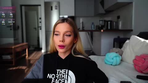 Snapshot of whitebanny chatting on February 22, 6:39 am Kate online show from February 22, 6:39 am