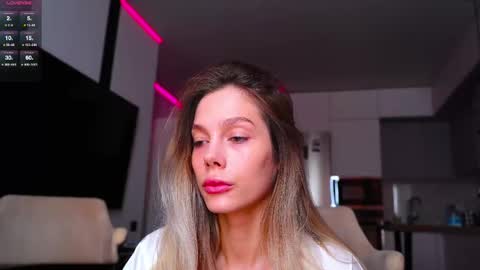 Snapshot of whitebanny chatting on November 25, 7:52 am Kate online show from November 25, 7:52 am