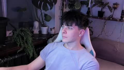 Snapshot of whiteegrimm chatting on December 5, 6:11 pm Gus online show from December 5, 6:11 pm