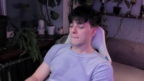 Snapshot of whiteegrimm chatting on December 5, 9:17 pm Gus online show from December 5, 9:17 pm