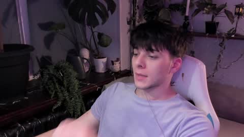 Gus online show from December 8, 7:22 pm