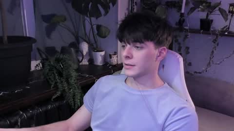 Snapshot of whiteegrimm chatting on December 9, 3:33 pm Gus online show from December 9, 3:33 pm