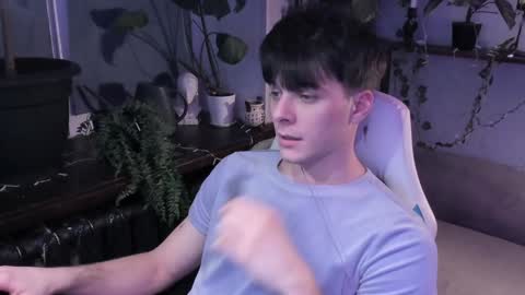 Snapshot of whiteegrimm chatting on December 9, 6:35 pm Gus online show from December 9, 6:35 pm