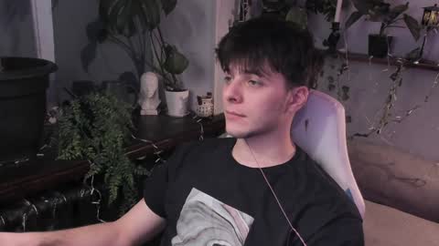 Snapshot of whiteegrimm chatting on December 15, 4:59 pm Gus online show from December 15, 4:59 pm